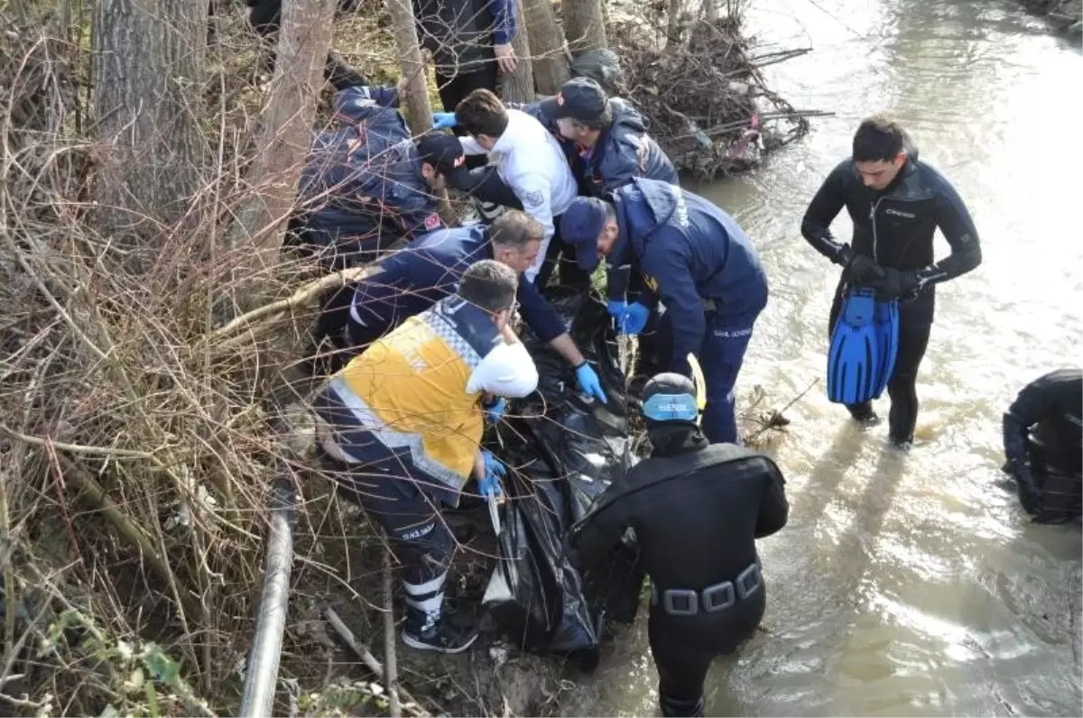 Otomobiliyle Dereye Uçan Sürücü Hayatını Kaybetti