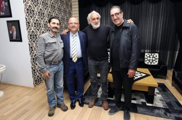 Sinan Çetin, 'Hastane Masraflarını Ödemedi' Diyen Cem Özer'e Sitem Etti