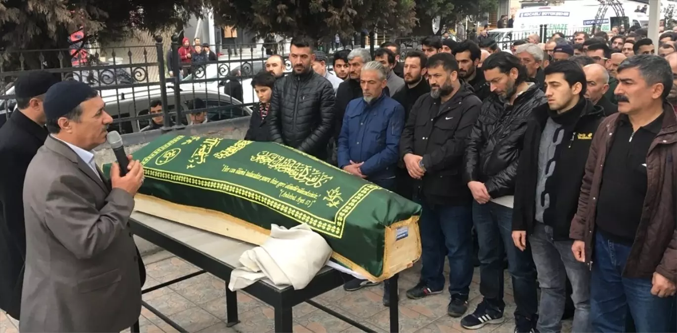 Tuzla Tersaneler Bölgesindeki Gemi Yangını