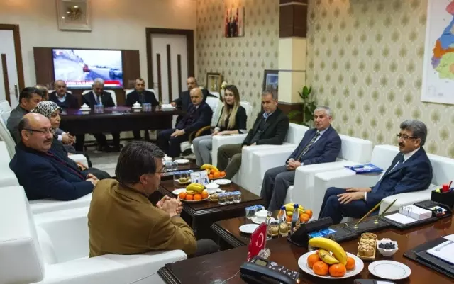Vali Bilmez'den Siyasi Partilere Ziyaret Vali Bilmez'den Siyasi Partilere Ziyaret