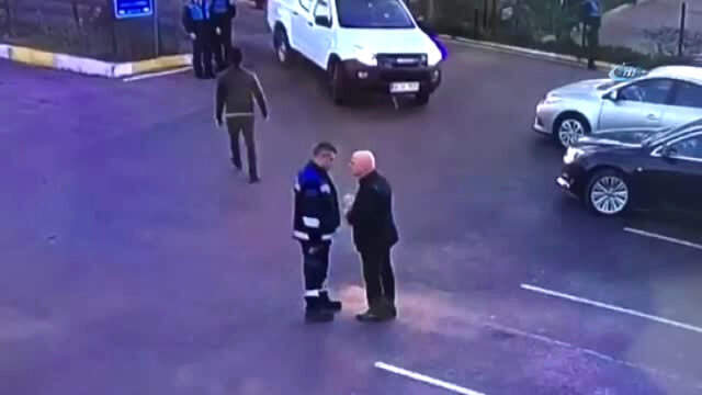 Zabıta Memurunu Tokat Atan Eski Zabıta Daire Başkanı, Olay Kurgulandı Deyip Medyayı Suçladı