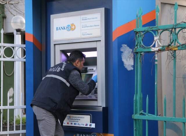 ATM'deki Tuzağa Dikkat! Vatandaşın Dikkati Kart Kopyalayan Düzeneği Ortaya Çıkardı