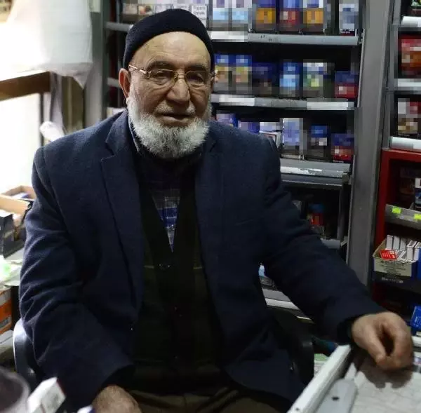 Kemalpaşa Haberleri: Bakkaldan kendisini dolandırmak isteyen kişiye tokat Kemalpaşa Haberleri: Bakkaldan kendisini dolandırmak isteyen kişiye tokat