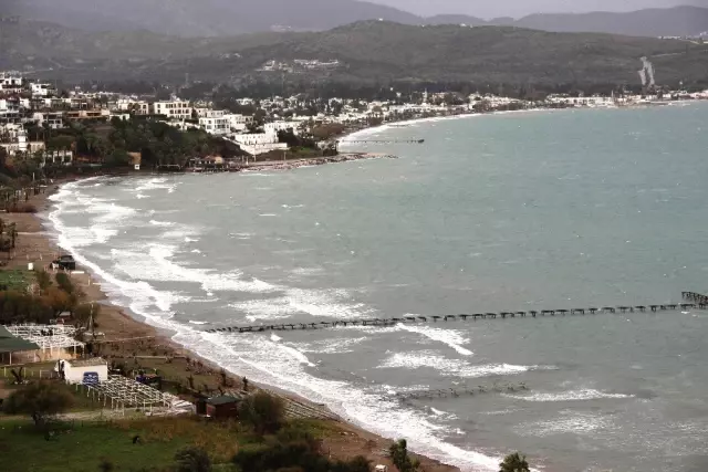 Bodrum'da Tekneler Battı, Araziler Sular Altında Kaldı