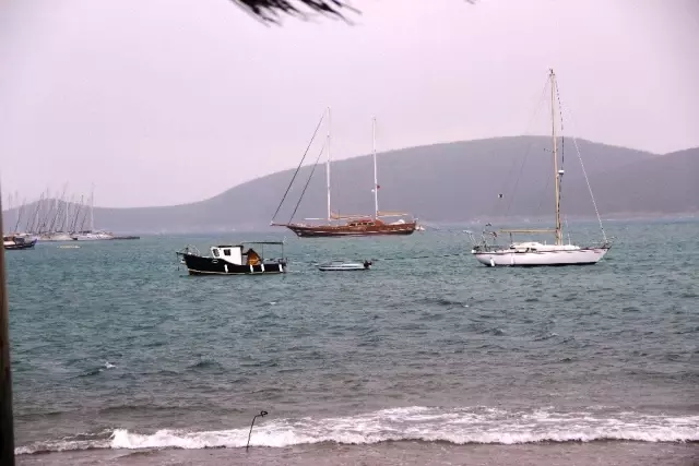 Bodrum'da Tekneler Battı, Araziler Sular Altında Kaldı