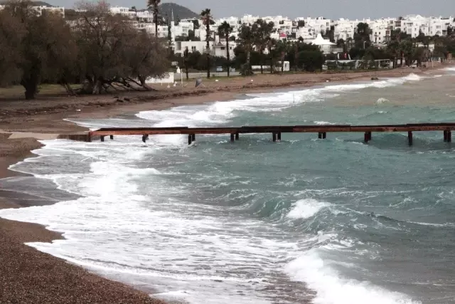 Bodrum'da Tekneler Battı, Araziler Sular Altında Kaldı