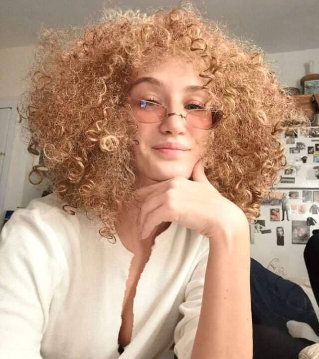 Ünlü Model Didem Soydan, Peruklu Paylaşımıyla Büyük Beğeni Aldı