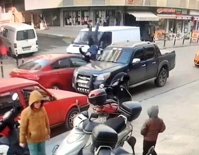 16 Yaşındaki Çocuğa Çarpan Alkollü Sürücü Frene Bile Basmadan Kaçtı! Kamera Kayıttaydı