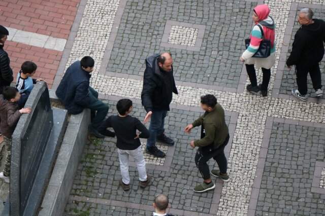 Çocukların Uçan Tekmeli ve Yumruklu Kavgası Kamerada!