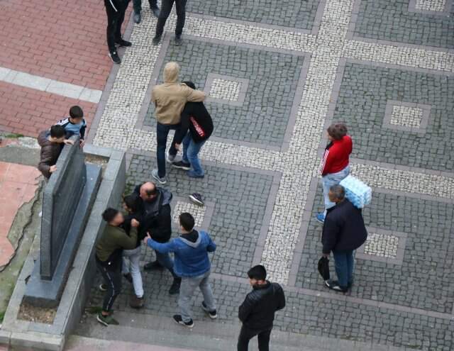 Çocukların Uçan Tekmeli ve Yumruklu Kavgası Kamerada!