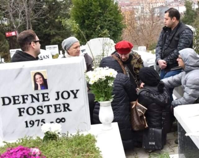 Defne Joy Foster'ın Annesi Canlı Yayında Gözyaşlarına Boğuldu: Dayanamıyorum Artık