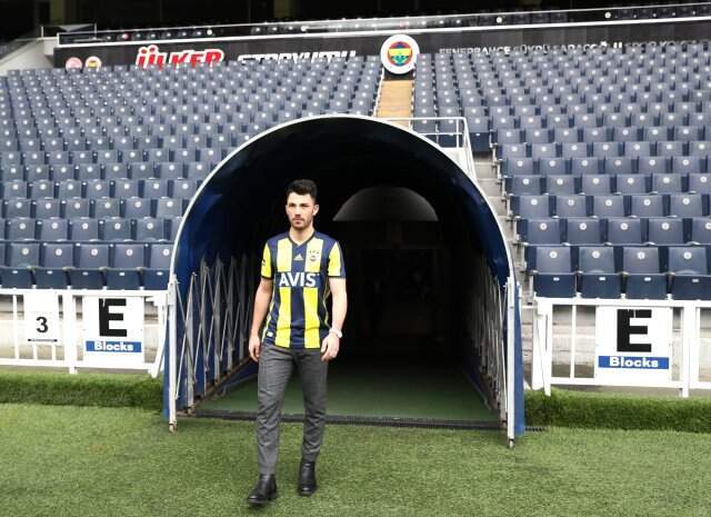Fenerbahçe, Tolgay Arslan Transferini Resmen Açıkladı