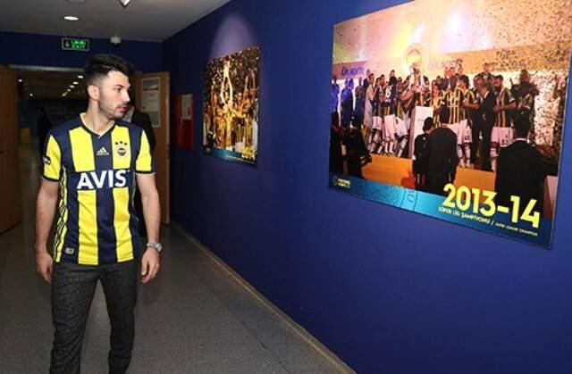 Fenerbahçe, Tolgay Arslan Transferini Resmen Açıkladı