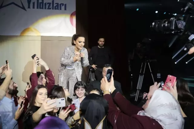 Haliç'te Demet Akalın İzdihamı Haliç'te Demet Akalın İzdihamı