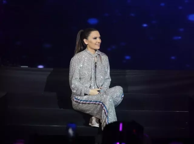 Haliç'te Demet Akalın İzdihamı Haliç'te Demet Akalın İzdihamı