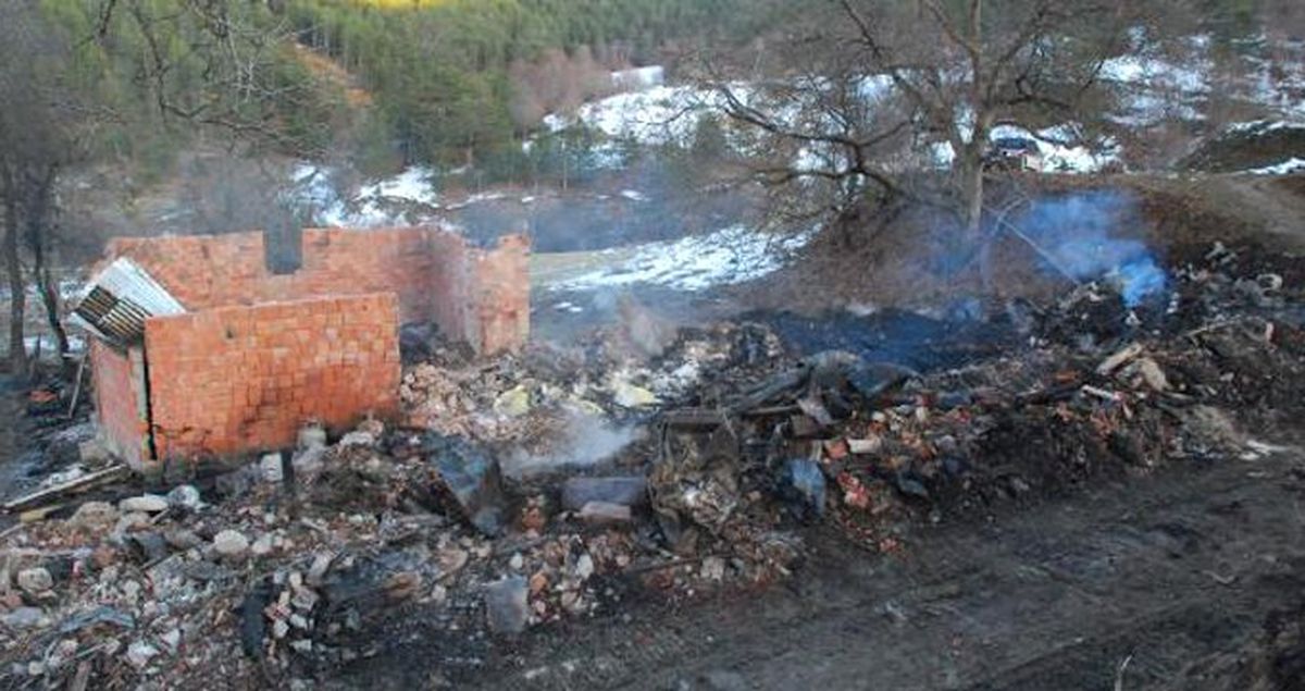 Hırsızlık Amacıyla Girdikleri Evde 5 Kişilik Aileyi Öldürüp Ateşe Veren Canilere Ceza Yağdı