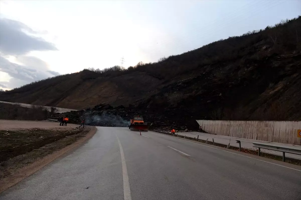 Niksar-Reşadiye Kara Yolu Heyelan Nedeniyle Ulaşıma Kapandı - Haberler