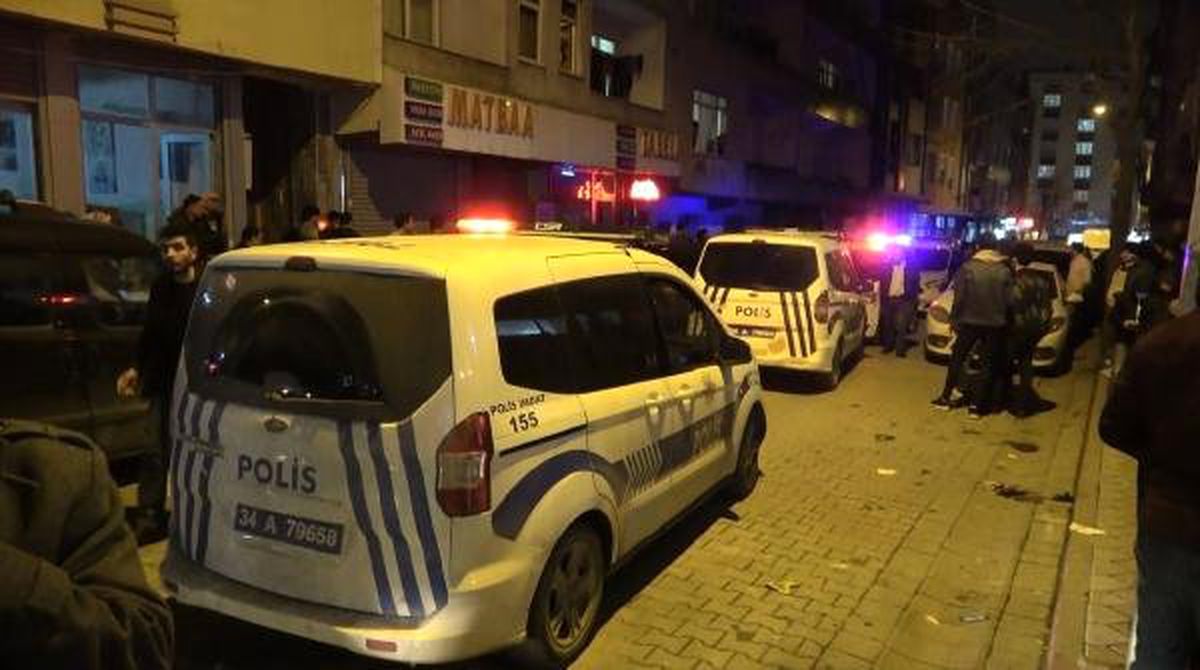 Sultangazi'de Eşini Döven Kişi Araya Girenleri Bıçakladı