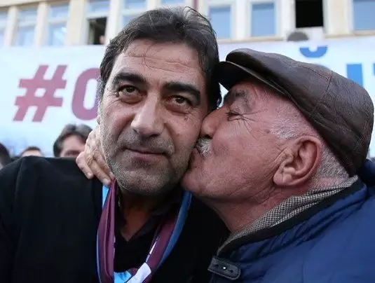 Vakfıkebir'de Trabzonspor Teknik Direktörü Ünal Karaman'a Sevgi Seli Vakfıkebir'de Trabzonspor Teknik Direktörü Ünal Karaman'a Sevgi Seli