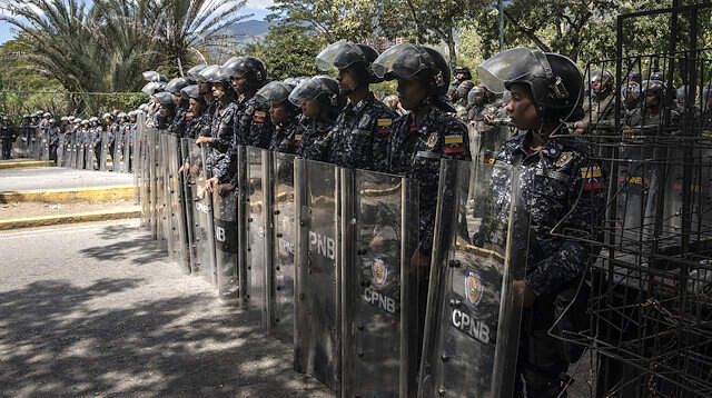 Venezuela Polisi, Kendini Devlet Başkanı İlan Eden Guaido'nun Evini Kuşattı