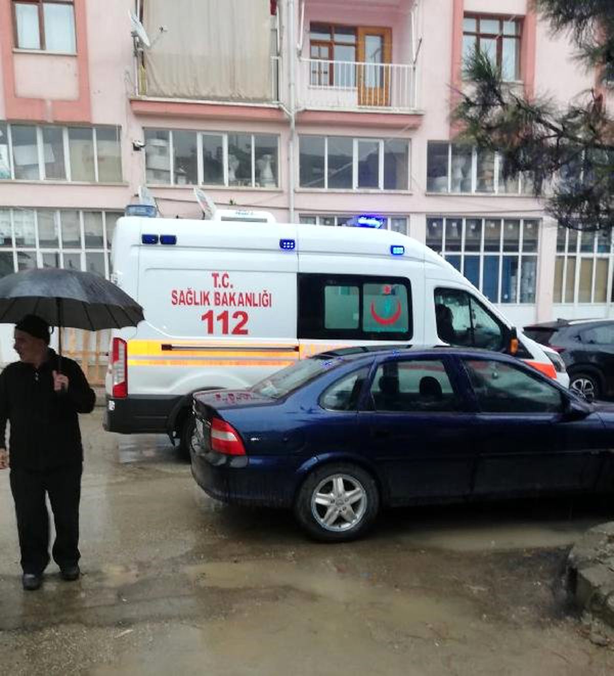 Ambulans Sokağa Giremeyince Hasta Öldü