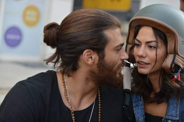 Demet Özdemir'in Aşk Yaşadıkları Konuşulan Can Yaman İlginç Çıkış: Daha Çok Beklersiniz