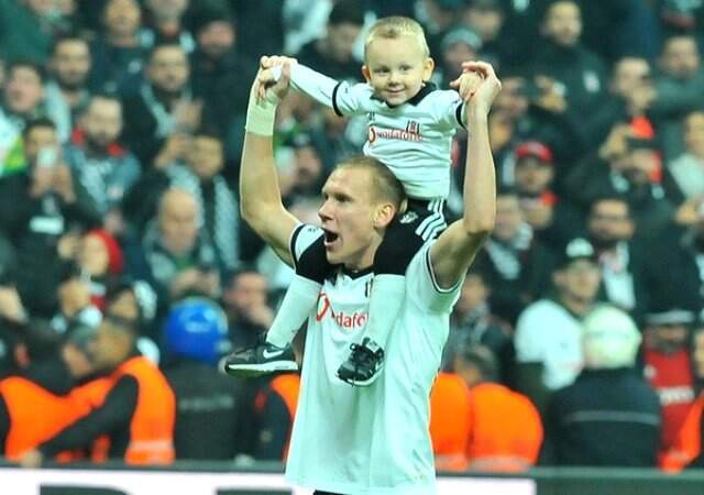 Inter Taraftarları, Domagoj Vida'nın Transfer Edilmemesi Nedeniyle Yönetimi Eleştirdi