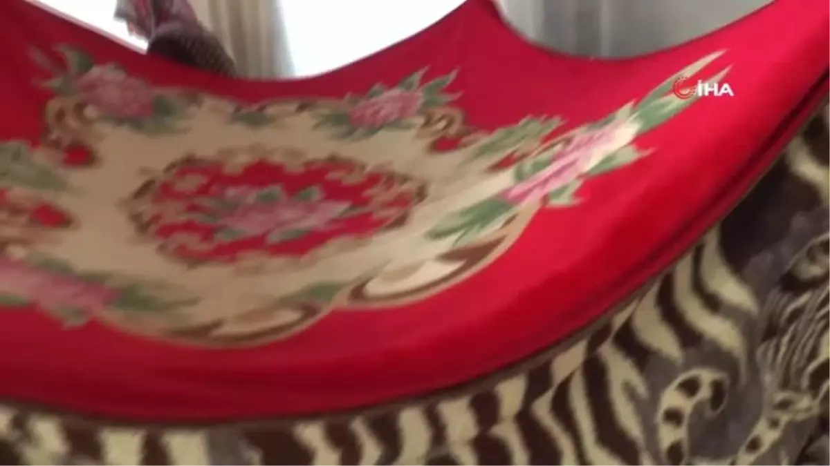 Isınmak İçin Evin İçine Çadır Kurdular...4 Çocuklu Ailenin Yaşam Mücadelesi Kamerada