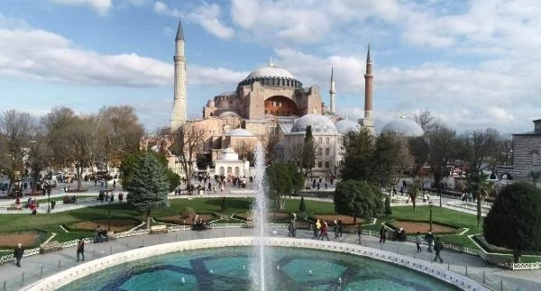 İstanbul'a Arap Ülkelerinden 3.4 Milyon, İran'dan 934 Bin Turist Geldi