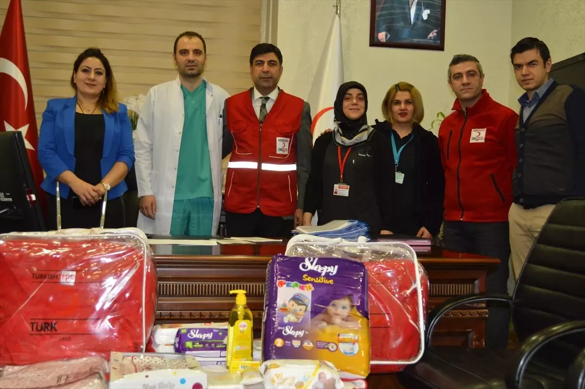 Siirt'te Yeni Doğan Bebeklere ve Annelerine 'Sevgi Bohçası' Hediyesi