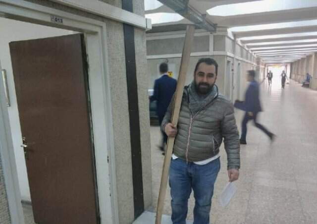 Avukat, 'Müvekkilimin Boyu 1.50' Deyip, 2 Metrelik Kalası Delil Olarak Sundu