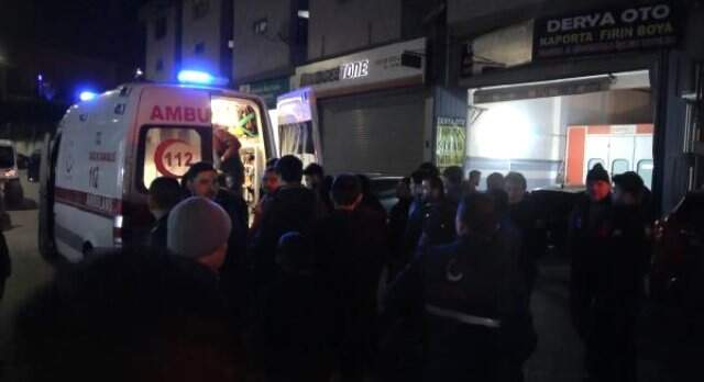 Bacağından Vurulan Genç Ambulansa Taşınırken Hem Güldü Hem Şarkı Söyledi