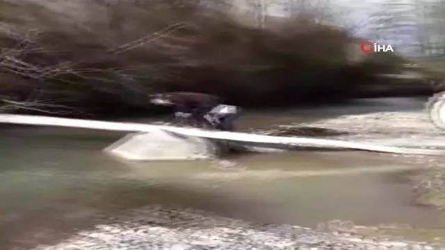 Mahalle Sakinleri Yıllardır Köprü Yapılmasını Bekliyor Mahalle Sakinleri Yıllardır Köprü Yapılmasını Bekliyor