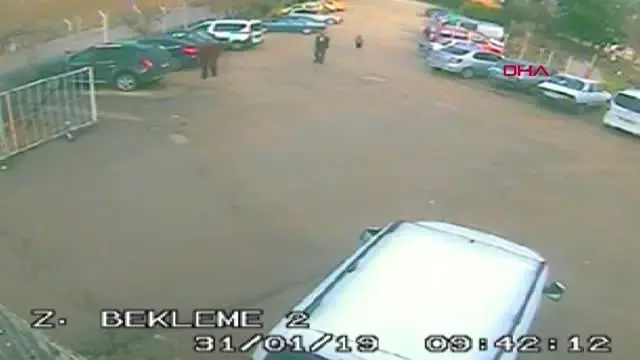 Adana Eşi ve Çocuğuyla Gelip, Tutuklu Yakınlarının Otomobillerini Soydu