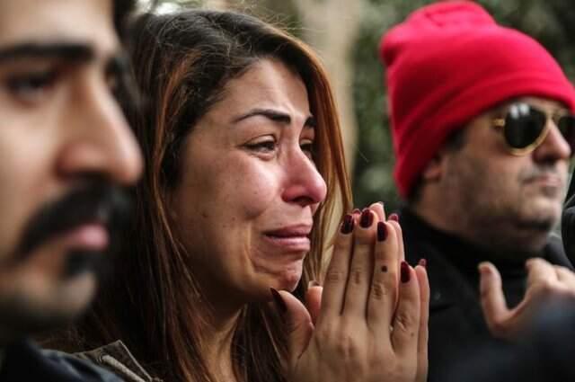 Barış Manço'ya Mezarının Başında Sevgi Seli! Hayranları Akın Akın Geldi