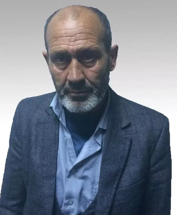Eşi ve Çocuğuyla Gelip, Tutuklu Yakınlarının Otomobillerini Soydu