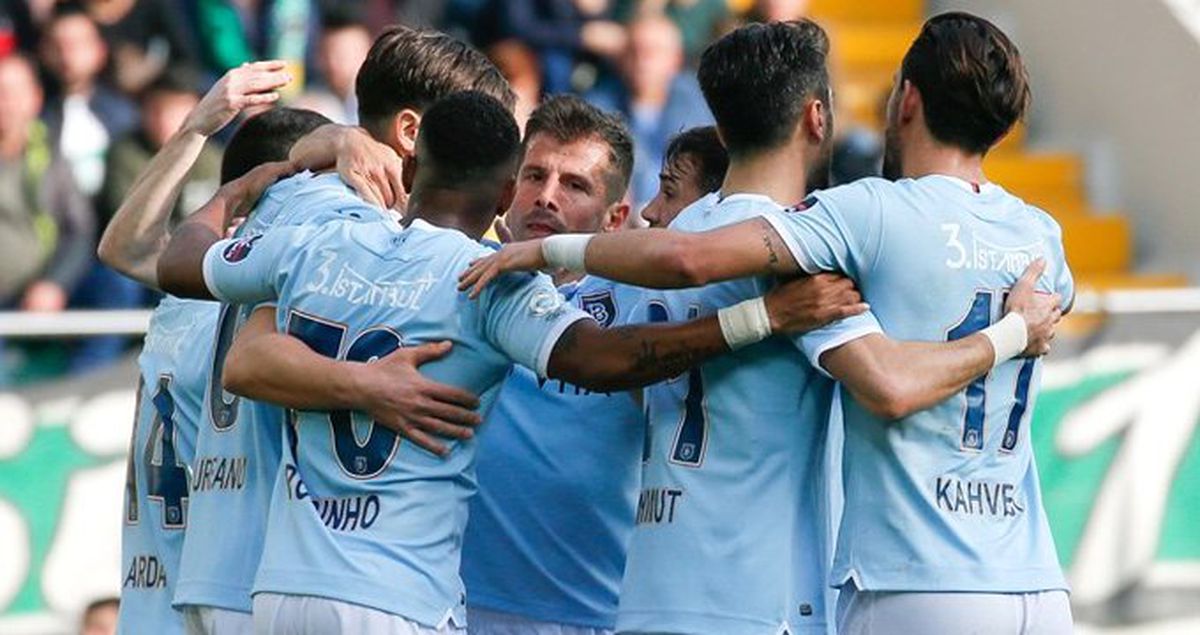 Medipol Başakşehir, Akhisarspor'u 3-0 Yendi