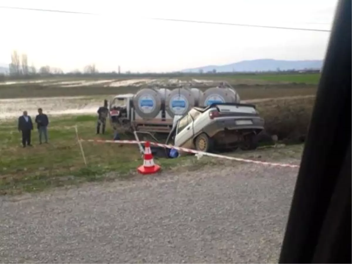 Otomobil ile Süt Kamyonu Çarpıştı: 1 Ölü