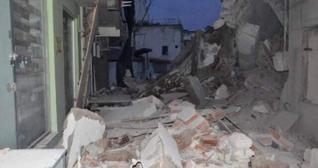 Yıkım Çalışması Yapılan Bina Çöktü, Ortalık Savaş Alanına Döndü
