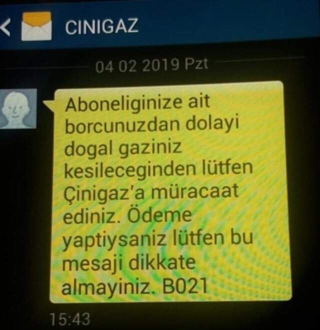 'Borcunuz Var' Mesajını Gören Vatandaşlar, Doğalgaz Şirketinin Önünde Toplandı