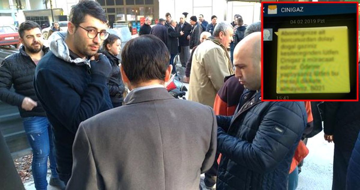 'Borcunuz Var' Mesajını Gören Vatandaşlar, Doğal Gaz Şirketinin Önünde Toplandı