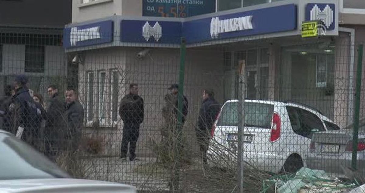 Halkbankın Makedonya'daki Şubesi, Uzun Namlulu Silahlarla Soyuldu
