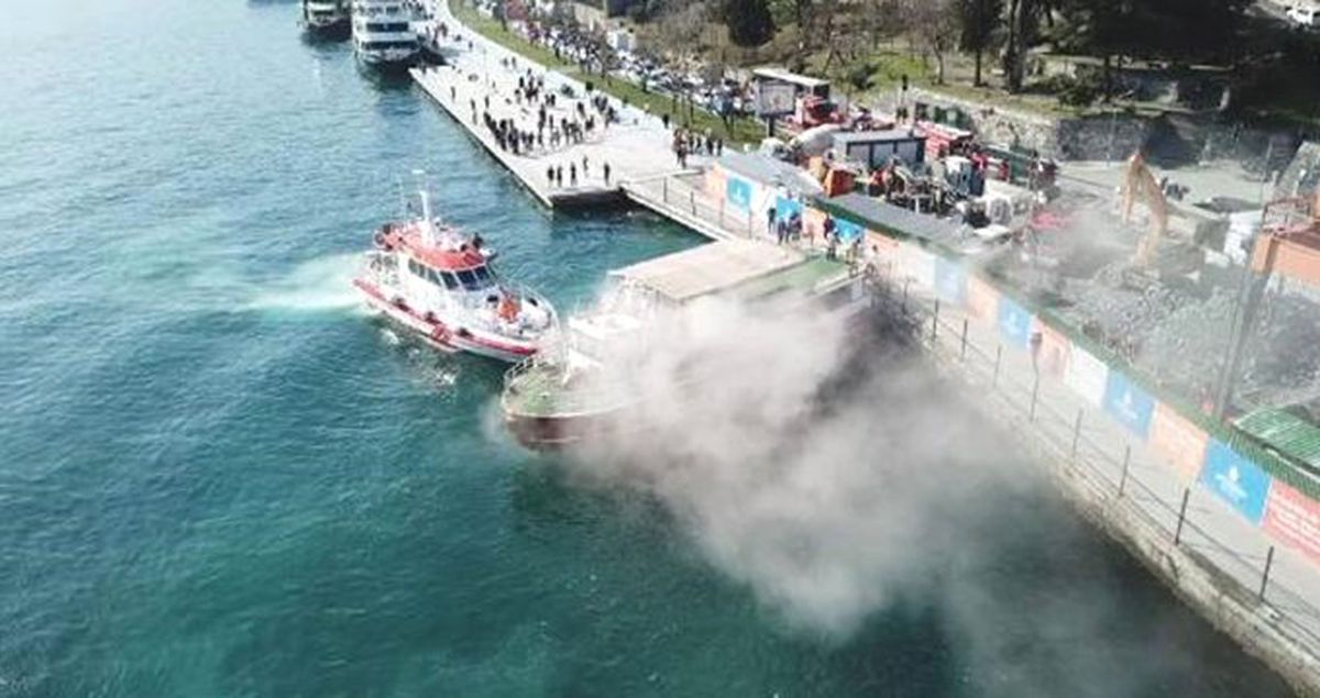 İki Katlı Tur Teknesinde Yangın Çıktı