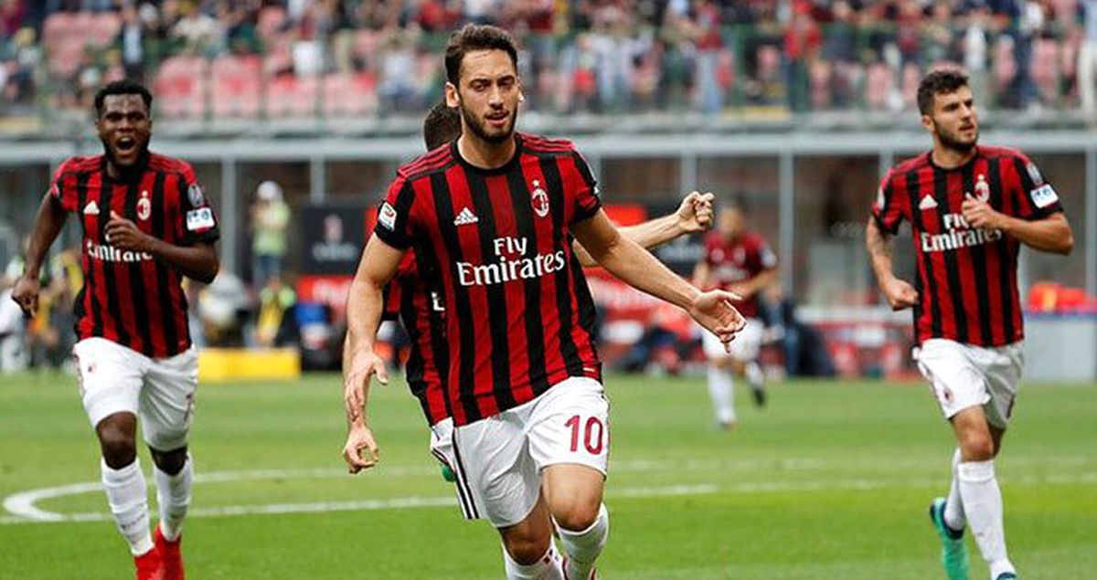 Milan'ın Yıldızı Hakan Çalhanoğlu'ndan Tolgay Arslan'a Tebrik