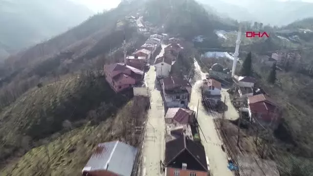Türkiye'nin En İlginç Sınırı! Aynı Köydeki Camilerde Ezan 2 Dakika Farkla Okunuyor