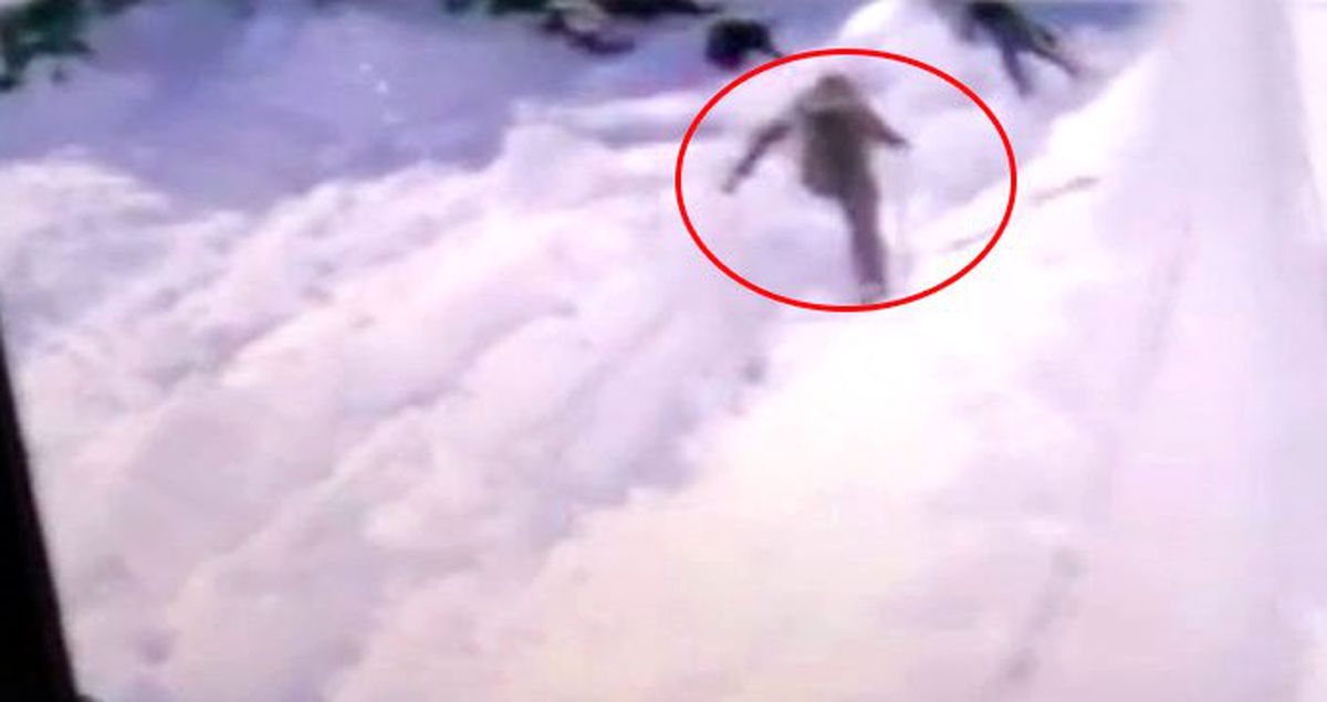 Uludağ'da Kar Kütlesinin Çökme Anı Kamerada
