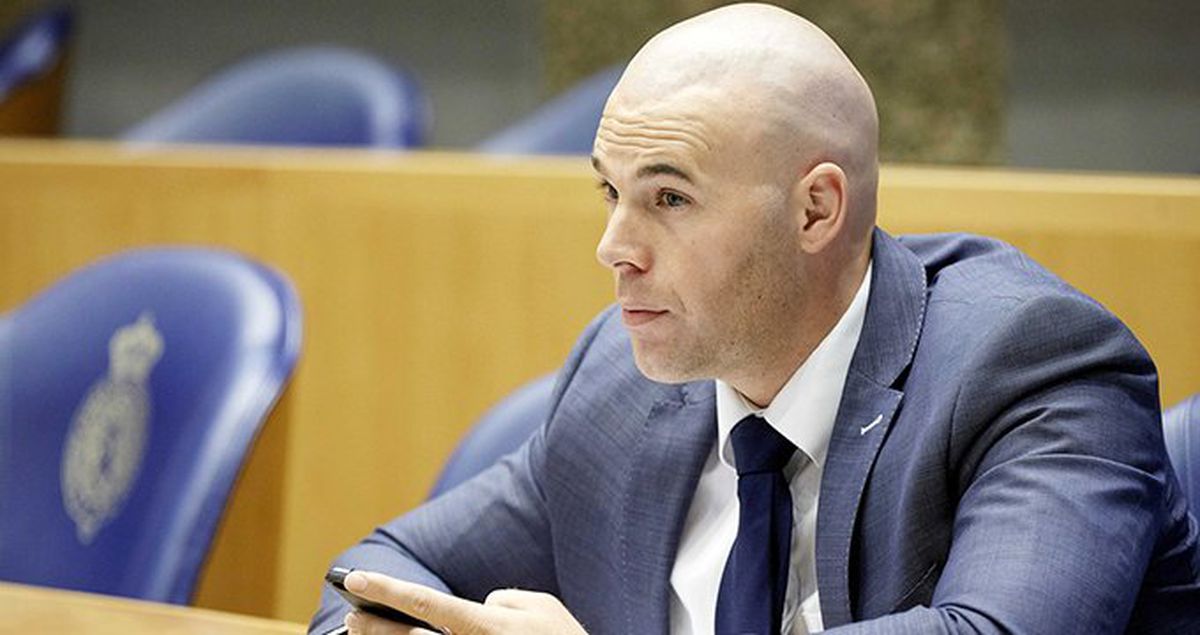 Aşırı Sağcı Eski Milletvekili, İslam Karşıtı Kitap Yazarken Müslüman Oldu
