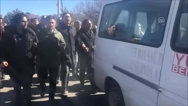 Belçika'daki Silahlı Saldırıda Hayatını Kaybeden Söğütlü'nün Cenazesi Memleketinde Toprağa Verildi Belçika'daki Silahlı Saldırıda Hayatını Kaybeden Söğütlü'nün Cenazesi Memleketinde Toprağa Verildi