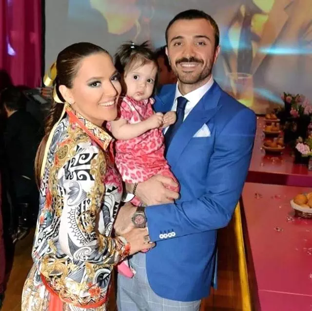 Demet Akalın'dan Kızı Hira'ya Aleyna Tilki Sürprizi Demet Akalın'dan Kızı Hira'ya Aleyna Tilki Sürprizi