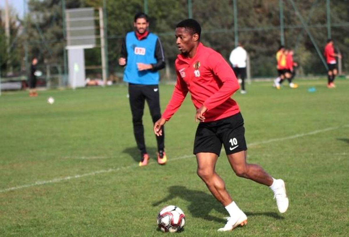Eskişehirspor'da Jesse Sekidika'nın Lisansı Çıkarıldı